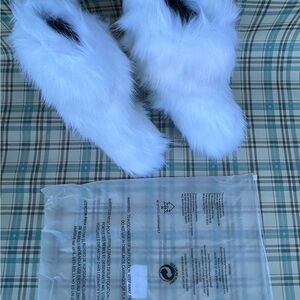 Waiirek White Furry Boots